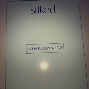 SILKED SATIN PILLOW SLEEVE 💜